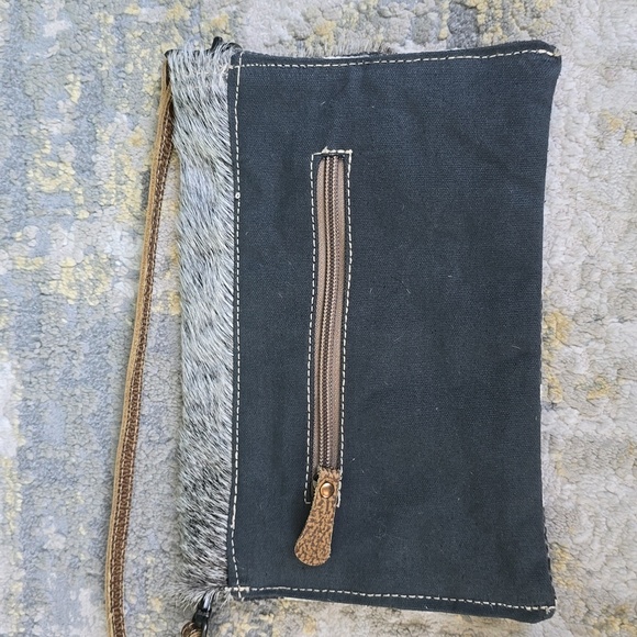 Myra Cross Body Bag or Clutch - Picture 3 of 13